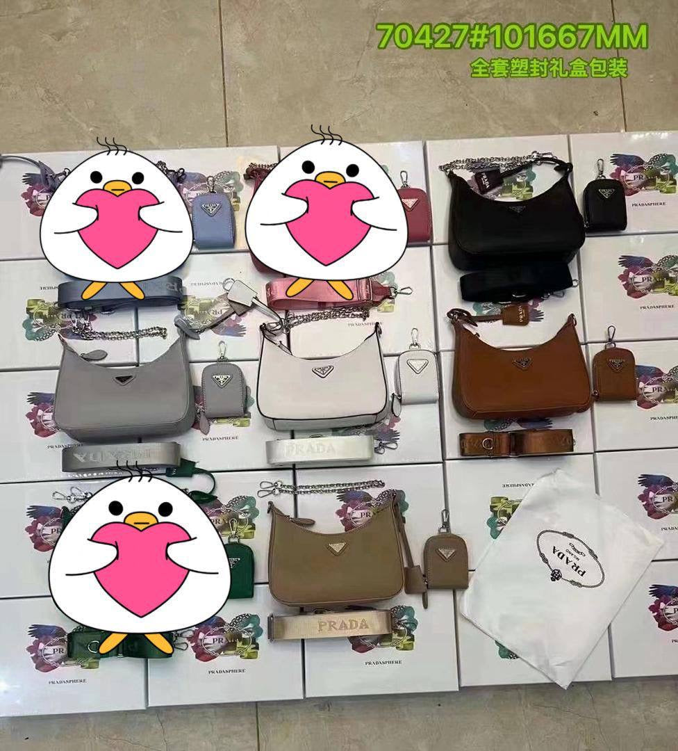Prada

90 dhs🇦🇪

Good quality 
with box
🎁🎁🎁

Zain35
♥️♥️♥️