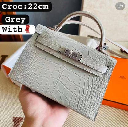 Hermes ᴋɪʟʟʏ ᴄʀᴏᴄᴏᴅɪʟᴇ 
sɪʟᴠᴇʀ ʜᴀʀᴅᴡᴀʀᴇ 
ᴡɪᴛʜʙᴏx 
🎁🎁🎁

ᴄʀᴏᴄs ᴍᴀᴛᴇʀɪᴀʟ 
sɪᴢᴇ:22ᴄᴍ
100 dhs🇦🇪

Zain56
♥️♥️♥️