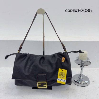 Fendi ᴍᴀᴍᴍᴀ ʙᴀɢᴜᴇᴛᴛᴇ
ᴄᴀɴᴠᴀss & ʟᴇᴀᴛʜᴇʀ ᴍᴀᴛᴇʀɪᴀʟ
ᴡɪᴛʜ ʟᴏɴɢ sᴛʀᴀᴘ
sɪᴢᴇ : 35 cm

75 dhs🇦🇪

Zain31
♥️♥️♥️