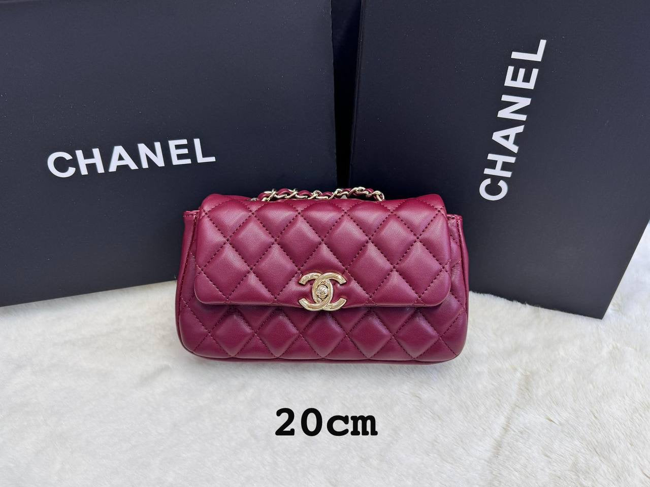 Chanel ss20 ғʟᴀᴘ
ɢᴏʟᴅ ʜᴀʀᴅᴡᴀʀᴇ 

ᴡɪᴛʜʙᴏx
🎁🎁🎁

ϙᴜᴀʟɪᴛʏ:ʟᴀᴍʙsᴋɪɴ
95 dhs🇦🇪

Zain56
♥️♥️♥️