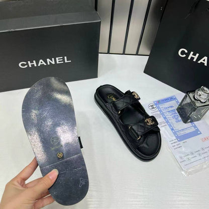 NEW CAME 
CHANEL SLIPPER 

GOOD QUALITY 

110 dhs🇦🇪
36 TO 41 NEW CAME 

Zain40
♥️♥️♥️