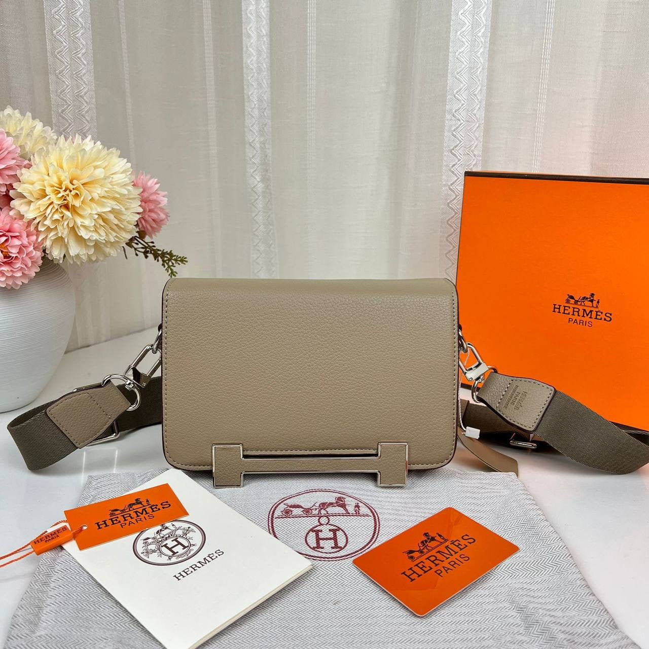Hermes

With box 
🎁🎁🎁

90 dhs🇦🇪

Zain137
♥️♥️♥️