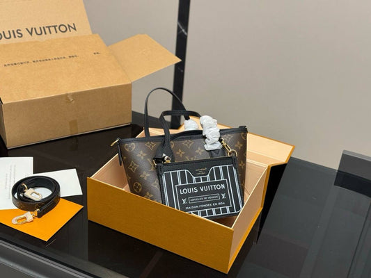 LV Master
290 dhs🇦🇪

#withbox
🎁🎁🎁

#23cm

Zain228
♥️♥️♥️