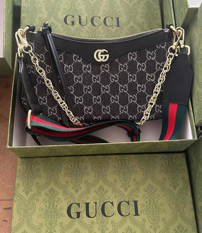 Gucci
90 dhs🇦🇪

with box
🎁🎁🎁

size 24cm

Zain26
♥️♥️♥️