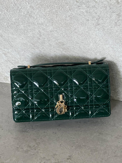 MISS DIOR WALLET ON CHAIN PATENT LEATHER
For Price 👇 WTSP Text Zain 0568585901

Zain76
♥️♥️♥️