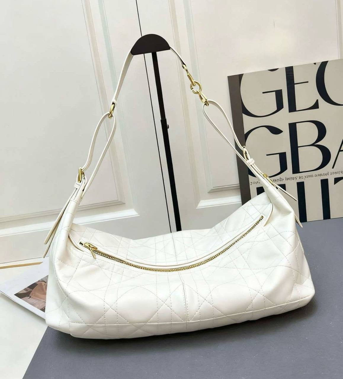 DIOR 
NEW DESIGN 
GOOD QUALITY 
95 dhs🪙💕

Zain39
♥️♥️♥️