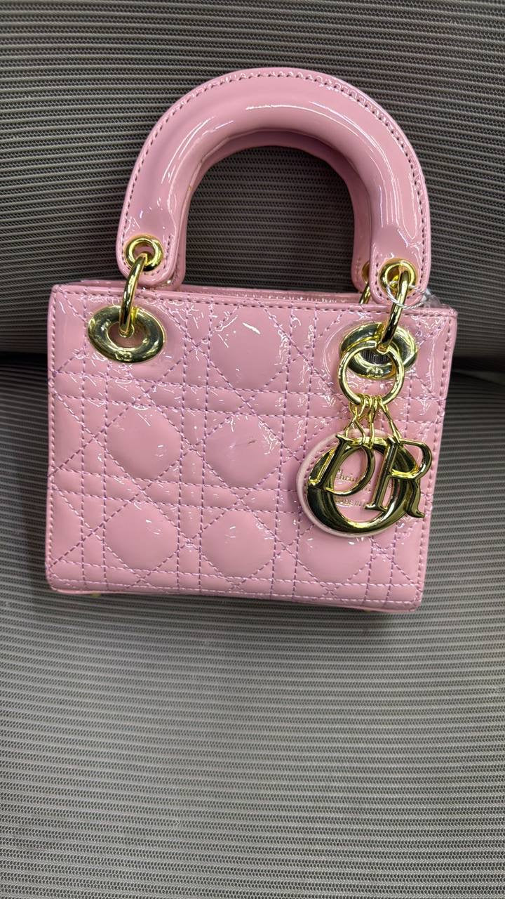 Dior

18cm

95 dhs🪙💕

with box
🎁🎁🎁

Zain16
♥️♥️♥️