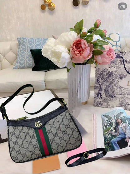 Gucci
80 dhs🇦🇪 

with box
🎁🎁🎁

Zain38
♥️♥️♥️