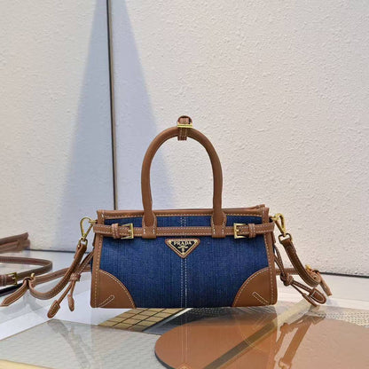 Prada
Master
270 dhs🪙
#24cm🥰

Zain228
♥️♥️♥️