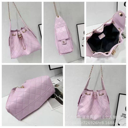 Chanel 
130 dhs🇦🇪
size 28×13×35cm

Zain42
♥️♥️♥️