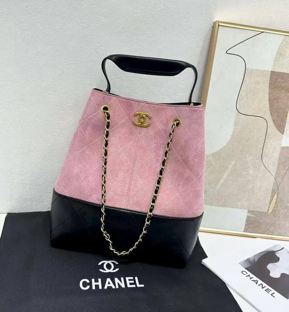 CHANEL 
NEW CAME GOOD QUALITY 
105 dhs🇦🇪

Zain39
♥️♥️♥️
