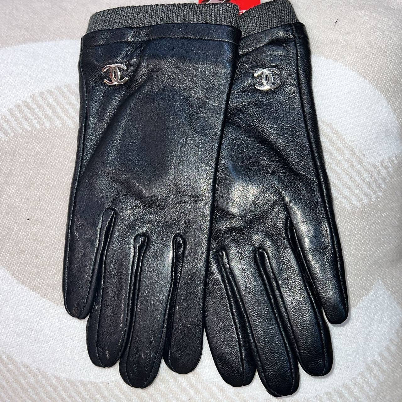 Women Gloves 
Free size 
80 dhs🪙

Zain88
♥️♥️♥️