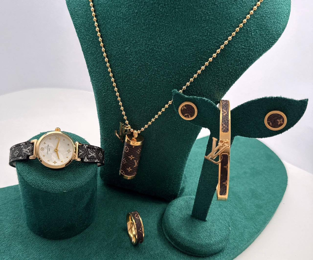 90 dhs 🇦🇪 

Set with box
🎁🎁🎁

Zain45
♥️♥️♥️