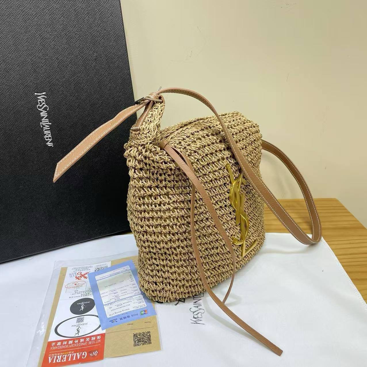 YSL
30*26*13cm
With box 
🎁🎁🎁

115 dhs🪙

Zain17
♥️♥️♥️