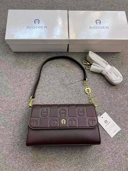 Aigner
90 dhs🪙💕

with box
🎁🎁🎁

size 24cm

Zain26
♥️♥️♥️