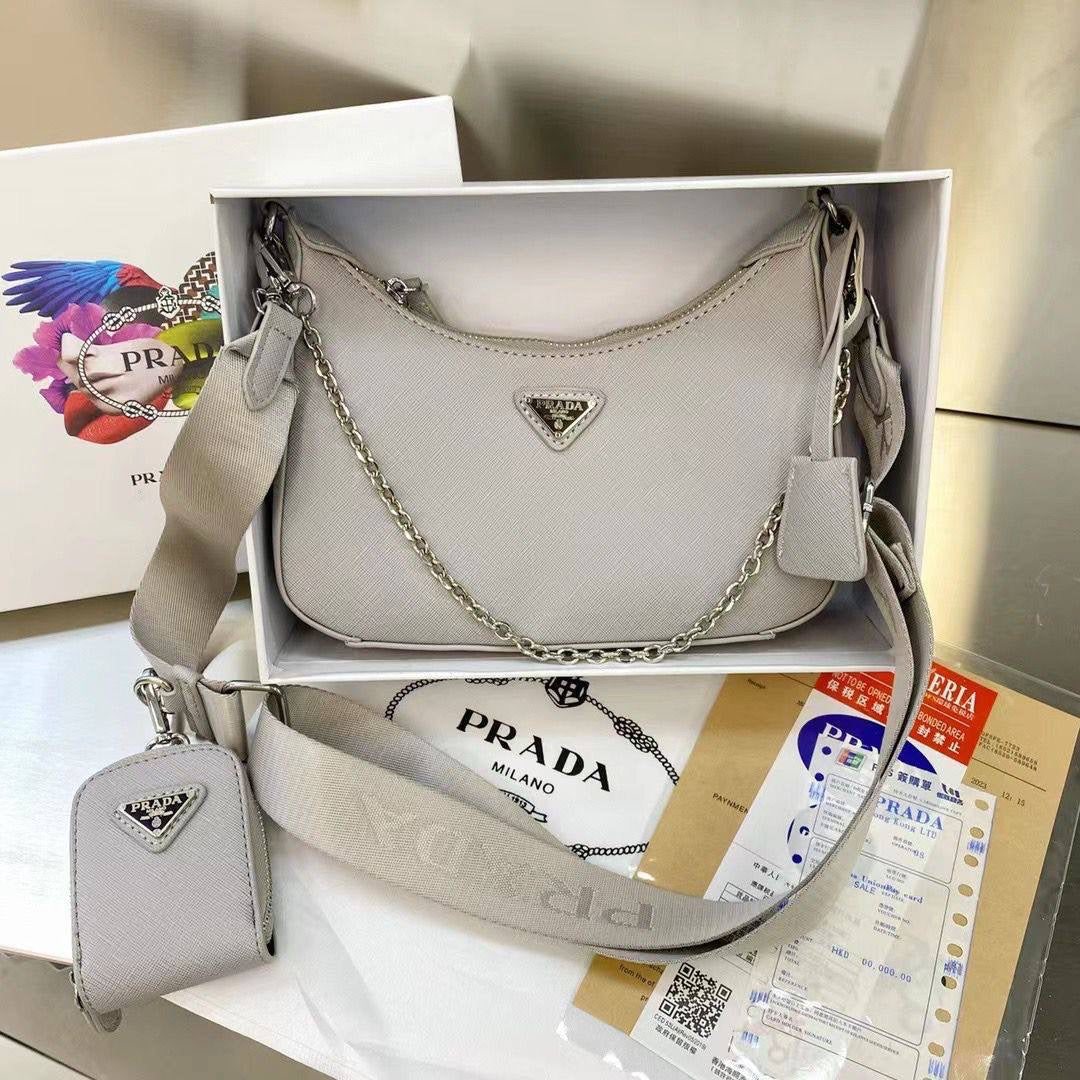 Prada

90 dhs🇦🇪

Good quality 
with box
🎁🎁🎁

Zain35
♥️♥️♥️