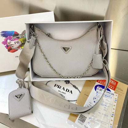 Prada

90 dhs🇦🇪

Good quality 
with box
🎁🎁🎁

Zain35
♥️♥️♥️