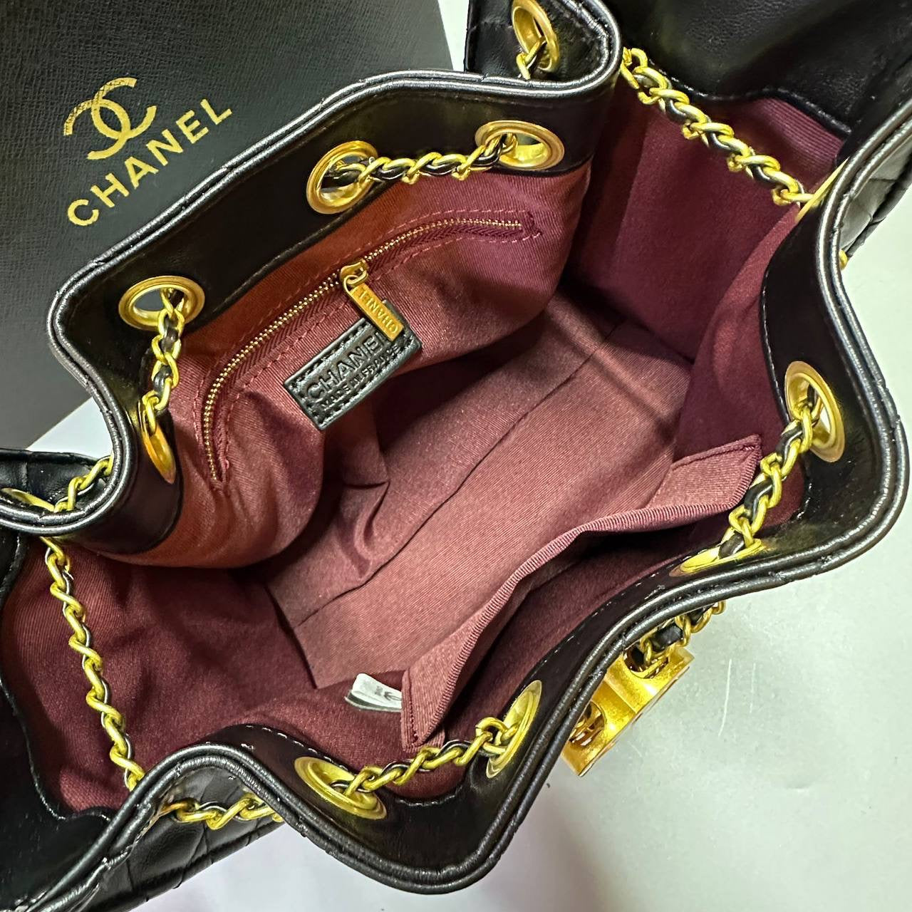 CHANEL 

Master 

WITH BOX 
🎁🎁🎁

210 dhs🇦🇪
Check with K 👉Q

Zain39
♥️♥️♥️