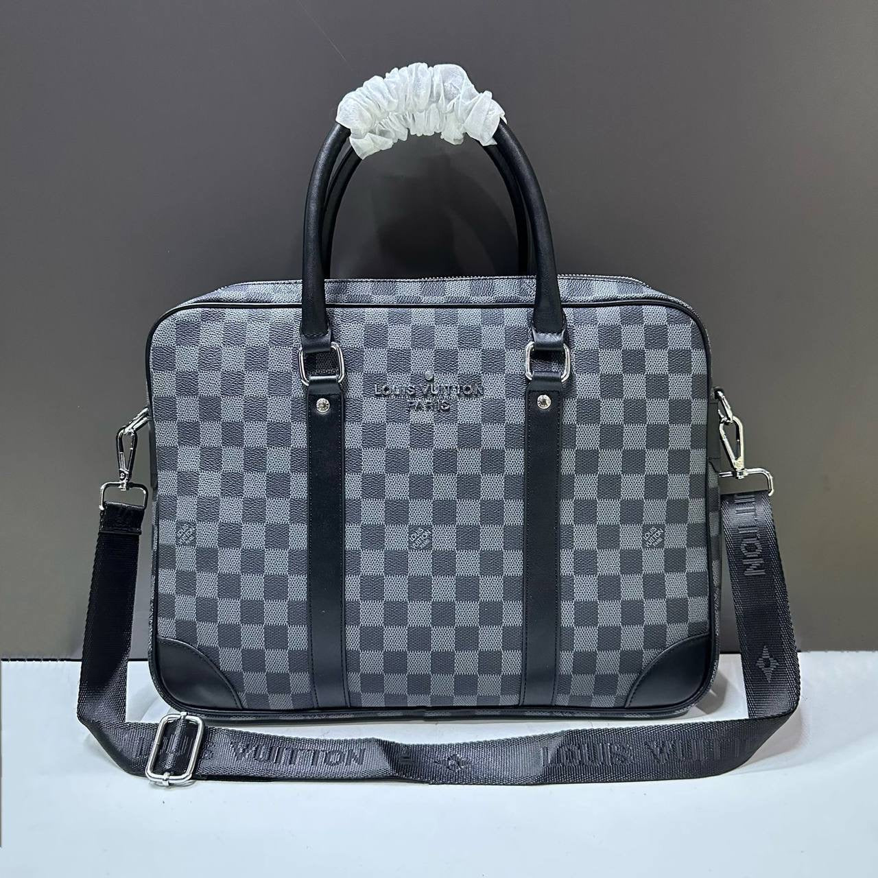 LV
LAPTOP BAG 

GOOD QUALITY 
OFFER 

85 dhs🇦🇪

Zain39
♥️♥️♥️