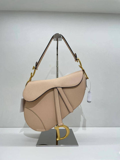 Dior Microbags
Size : 24 * 20 cm
90 dhs🪙
with box🎁

Zain115
♥️♥️♥️