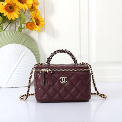 Chanel

Best quality 

with box’s 
🎁🎁🎁

95 dhs🇦🇪

size 17 cm

Zain158
♥️♥️♥️