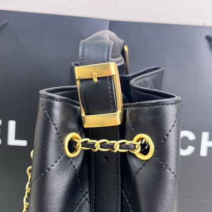 CHANEL 
NEW CAME GOOD QUALITY 
105 dhs🇦🇪

Zain39
♥️♥️♥️