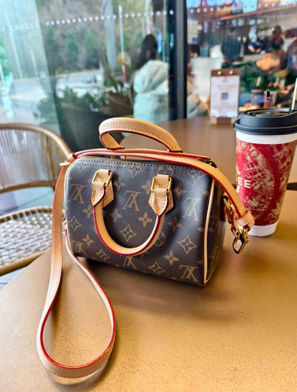 LV

85 dhs🇦🇪

Good quality 
with box
🎁🎁🎁

Zain35
♥️♥️♥️