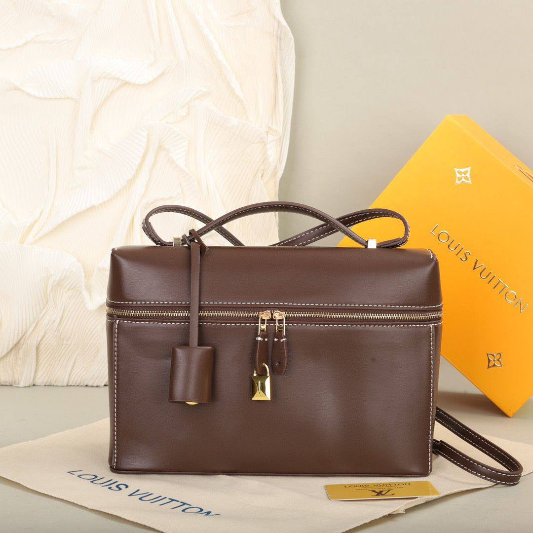 Loro piana
SIZE……….    23CM
105 dhs🇦🇪

with box
🎁🎁🎁

Zain244
♥️♥️♥️