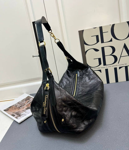 DIOR 
NEW DESIGN 
GOOD QUALITY 
95 dhs🪙💕

Zain39
♥️♥️♥️