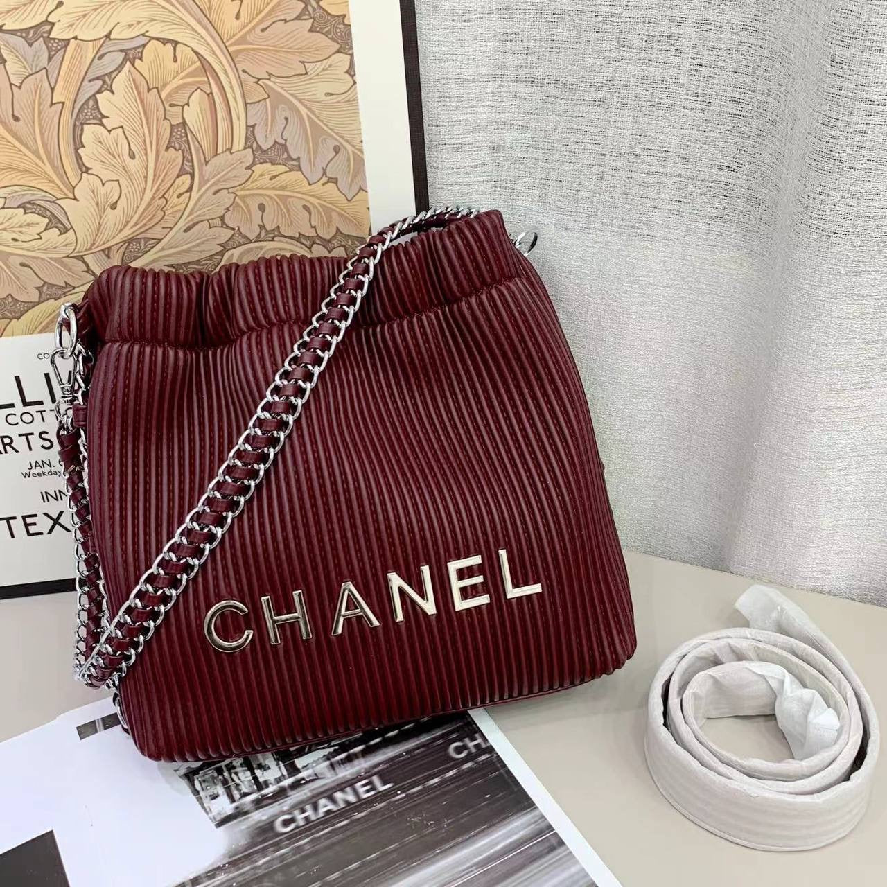 Chanel

with box
🎁🎁🎁

105 dhs🇦🇪

Zain143
♥️♥️♥️