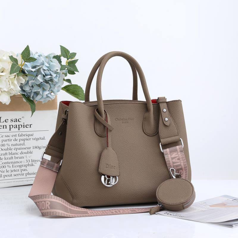 Dior 
Good Quality 
115 dhs🪙💕

Zain250
♥️♥️♥️