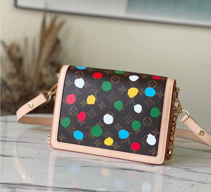 LV
NOW SPECIAL OFFER 
With leather
130 dhs🇦🇪

Zain39
♥️♥️♥️