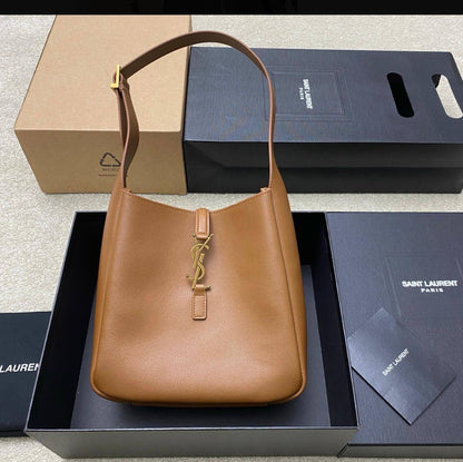 YSL💕💕💕
Super master quality 💯
Available now 💫 ✨✨

For Price 👇 WTSP Text Zain 0568585901

Zain252
♥️♥️♥️