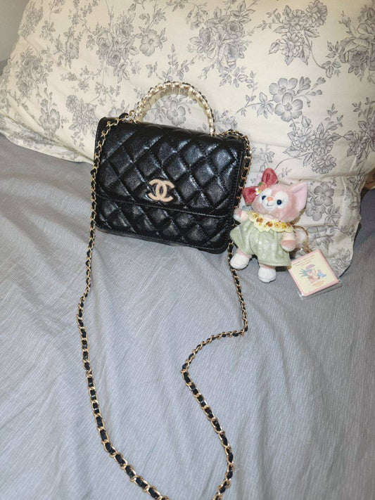 Chanel

90 dhs🇦🇪

Good quality

with box
🎁🎁🎁

Zain35
♥️♥️♥️