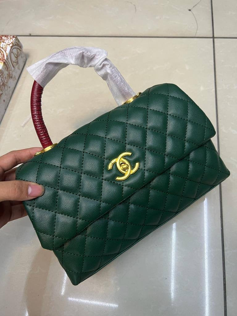 Chanel
100 dhs🇦🇪

with box
🎁🎁🎁

size 23cm

Zain26
♥️♥️♥️