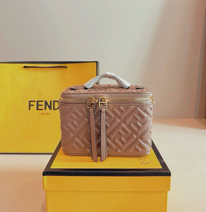 FENDI 

good quality

WITH BOX 
🎁🎁🎁

90 dhs🇦🇪

Zain39
♥️♥️♥️