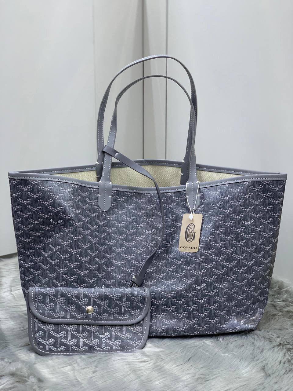 Goyard
SIZE  ……… 38cm 🌷🌷🌷
85 dhs🇦🇪

Zain51
♥️♥️♥️