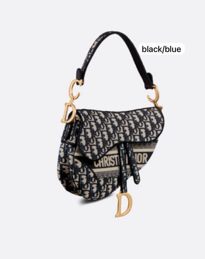 Dior Microbags
Size : 24 * 20 cm
90 dhs🪙
with box🎁

Zain115
♥️♥️♥️