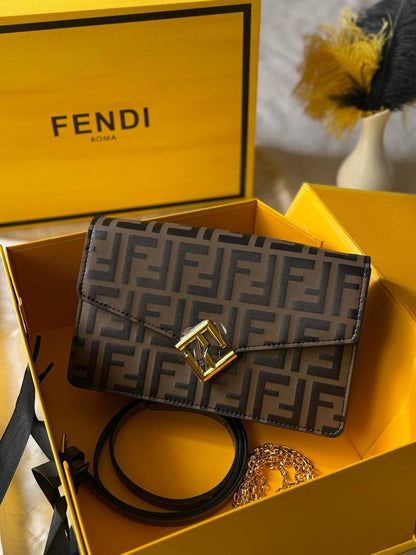 FENDI
21cm
320 dhs🇦🇪
Top quality 
With box🎁

Zain167
♥️♥️♥️