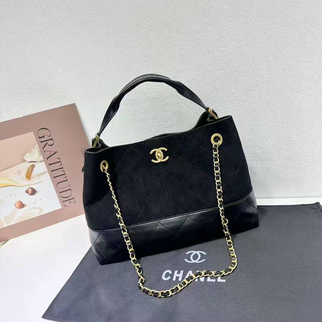 CHANEL 

NEW CAME 

GOOD QUALITY 

110 dhs🇦🇪

Zain39
♥️♥️♥️