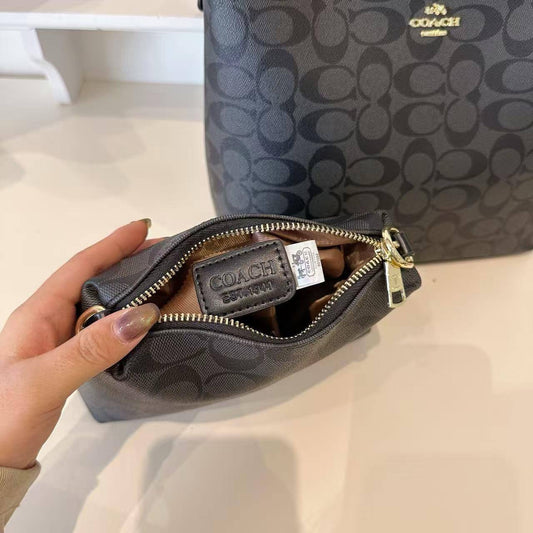 COACH
Good  QUALITY 
SIZE：29cm
95 dhs🪙💕
3in1

Zain04
♥️♥️♥️