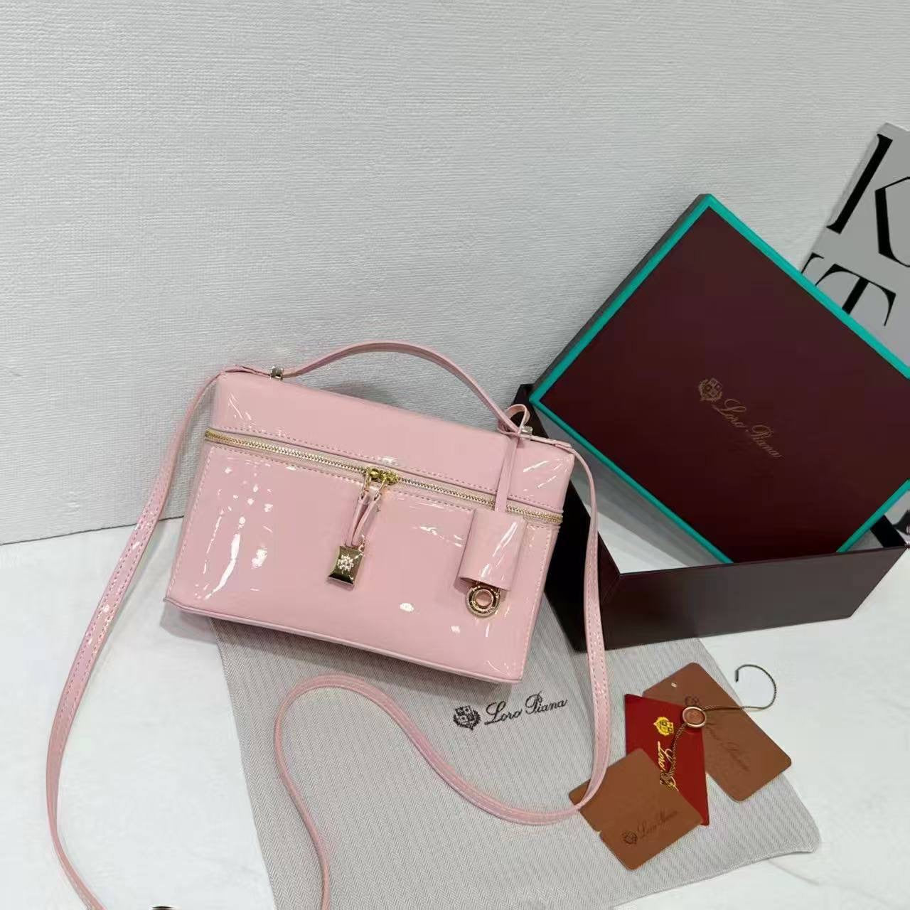 LORO PIANA GLOSSY 
GOOD QUALITY 

95 dhs🇦🇪

WITH BOX 
🎁🎁🎁

Zain28
♥️♥️♥️