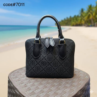 TORY BURCH ᴀʟᴍᴀ
ᴛᴏᴘ ʜᴀɴᴅʙᴀɢ
ᴍᴀᴛᴛᴇ ʟᴇᴀᴛʜᴇʀ ᴍᴀᴛᴇʀɪᴀʟ
sɪᴢᴇ : 21.5 cm
ᴡɪᴛʜ BOX
🎁🎁🎁

65 dhs🪙💕

Zain31
♥️♥️♥️