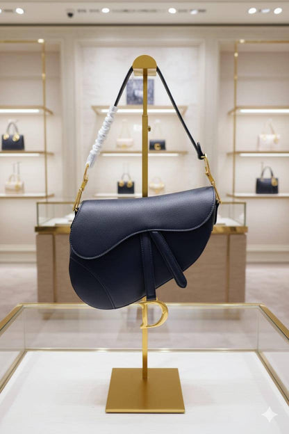 Dior
Best quality 

with box’s 
🎁🎁🎁

120 dhs🇦🇪
size 25 cm

Zain158
♥️♥️♥️