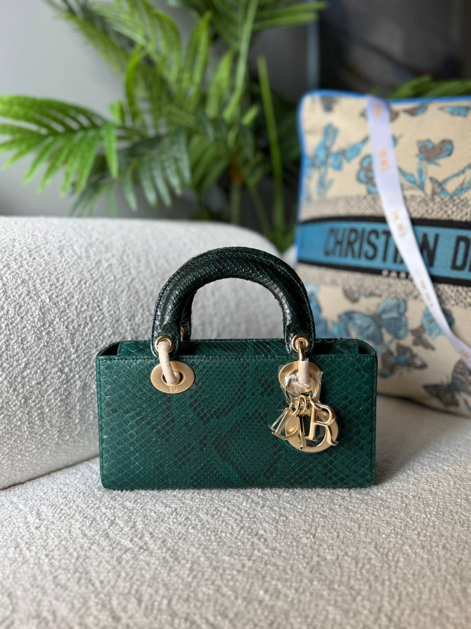 DIOR
     
  💗22 cm 🦋
Super Master 
🦋Available now 🩵💫
For Price 👇 WTSP Text Zain 0568585901

Zain246
♥️♥️♥️