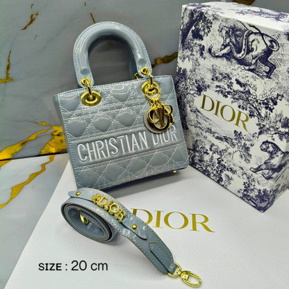Dior
ɢʟᴏssʏ ᴍᴀᴛᴇʀɪᴀʟ ᴛʏᴘᴇ
ᴇᴍʙʀᴏɪᴅᴇᴅ LOGO 
sɪᴢᴇ : 20 cm

ᴡɪᴛʜ BOX
🎁🎁🎁

105 dhs🇦🇪

Zain31
♥️♥️♥️