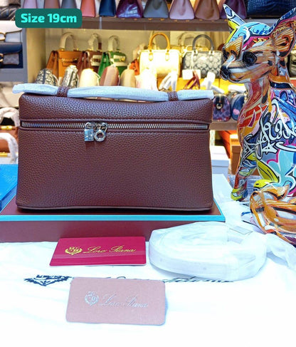 Loro Piana

Good quality 

with box 
🎁🎁🎁
75 dhs🪙💕

Zain186
♥️♥️♥️
