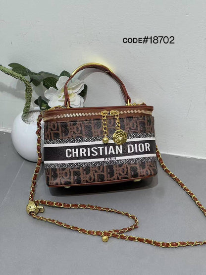 CHRISTIAN DIOR
ᴠᴀɴɪᴛʏ ᴛᴏᴘ ʜᴀɴᴅʙᴀɢ
sʟɪɴɢ ᴄʜᴀɪɴ ʙᴀɢs
sɪᴢᴇ : 20 cm

65 dhs🇦🇪

Zain31
♥️♥️♥️