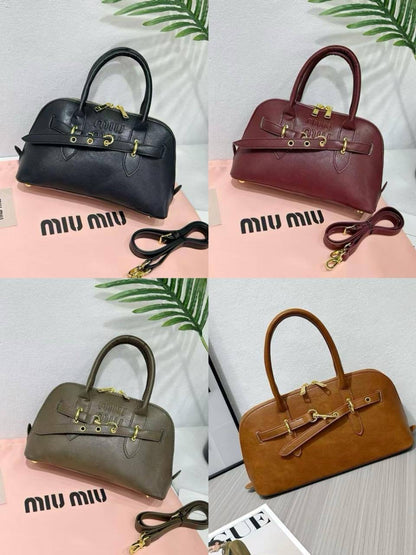 Miu Miu
28*16.5*10 cm
90 dhs🇦🇪

Zain17
♥️♥️♥️