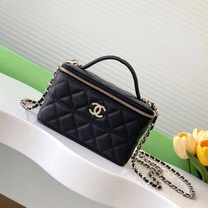 CHANEL 
GOOD QUALITY 
WITH BOX 
🎁🎁🎁

100 dhs🪙💕
SIZE: 16.5cm

Zain39
♥️♥️♥️